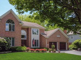 2714 Royal Kings Ct, St Charles, IL 60174