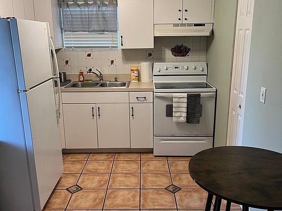 4th image of 4698 Martinez Dr
