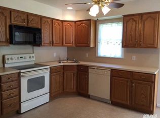 59 Shepherd Ln, Levittown, NY 11756