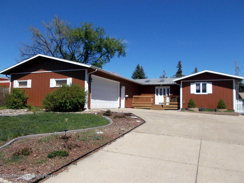 958 9th Ave W, Dickinson, ND 58601 Zillow