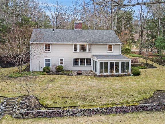 4th image of 25 Apple Hill Ln