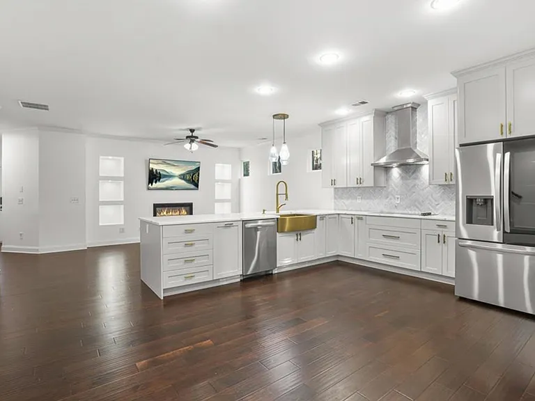 702 Barberry Dr — Photo 12
