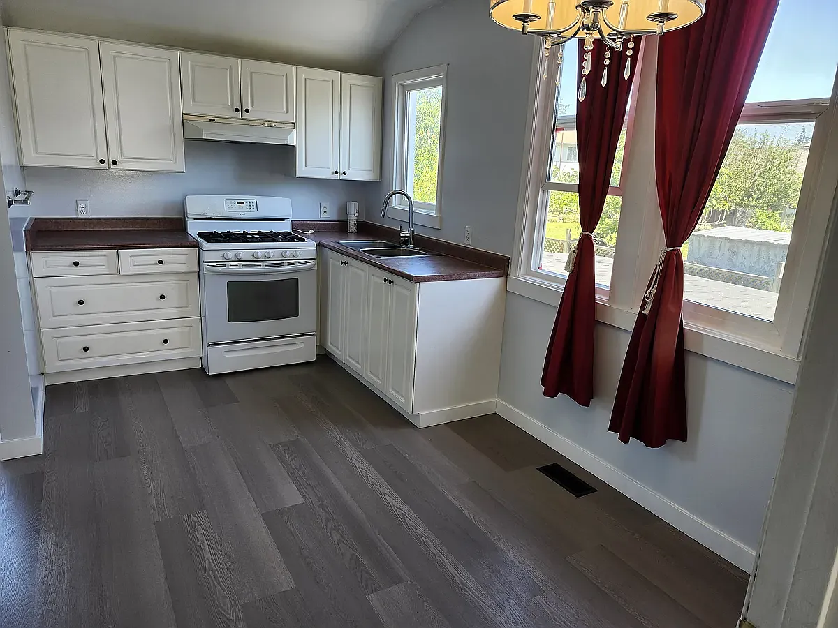 McKenzie Ave, Saanich — Photo 4