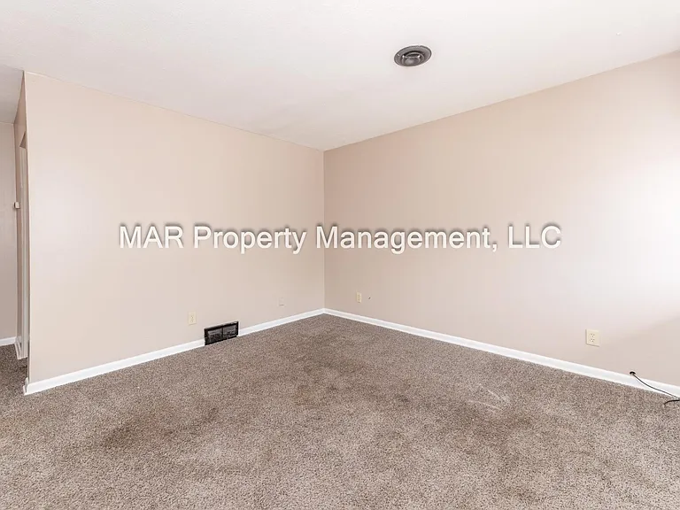 1035 Chester Ave #UP — Photo 9