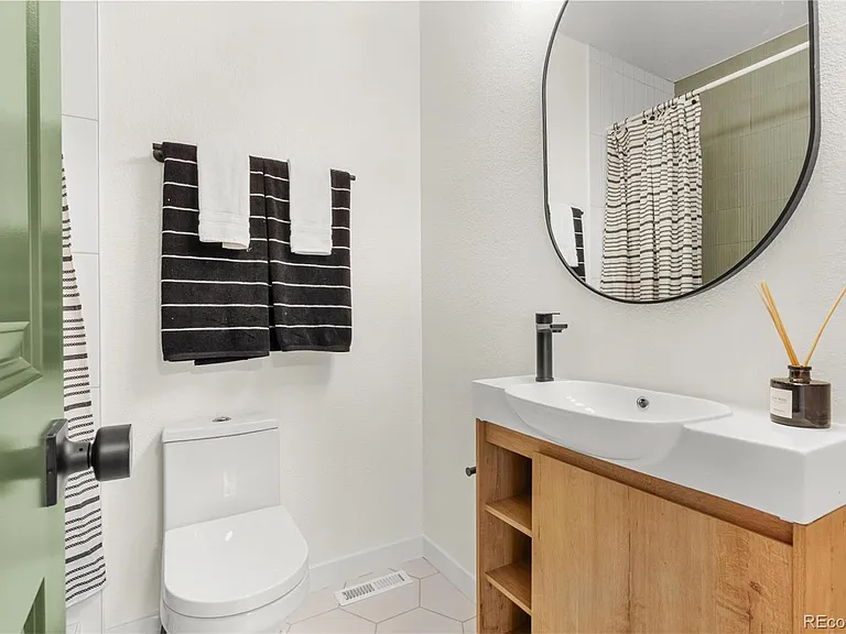 56 S Lowell Blvd — Photo 11
