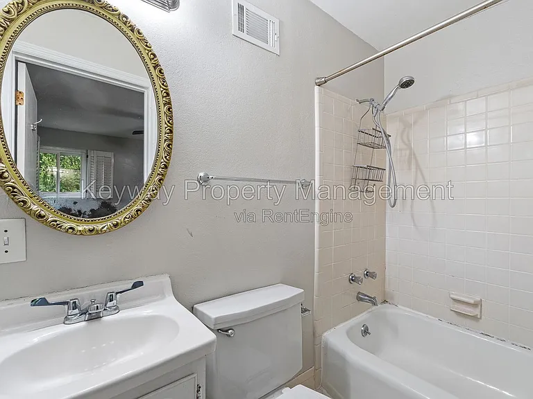 1823 Curtis Dr — Photo 17