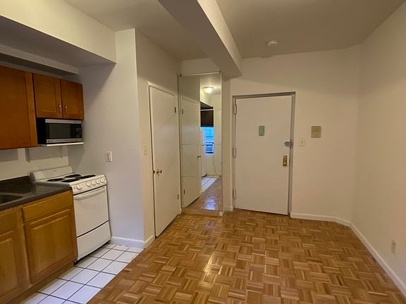 2nd image of 203 E 27th St #1AA