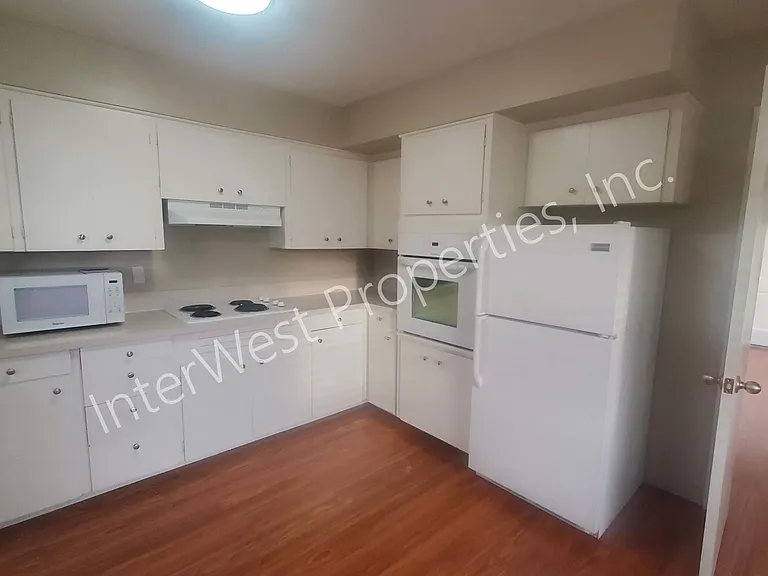 10 E Avenue A #A — Photo 25