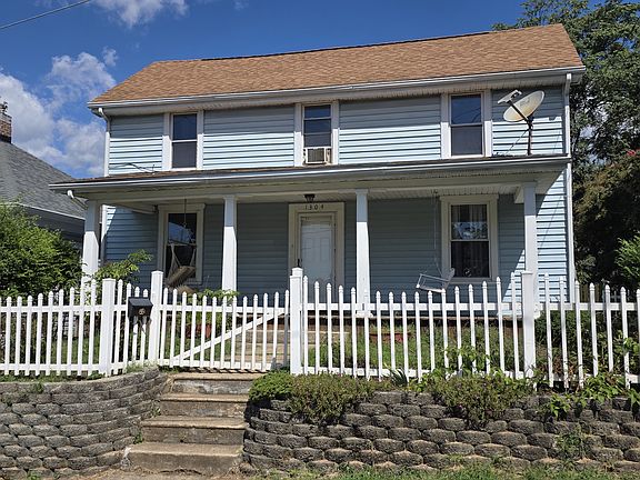 2nd image of 1304 Stewart Ave SE