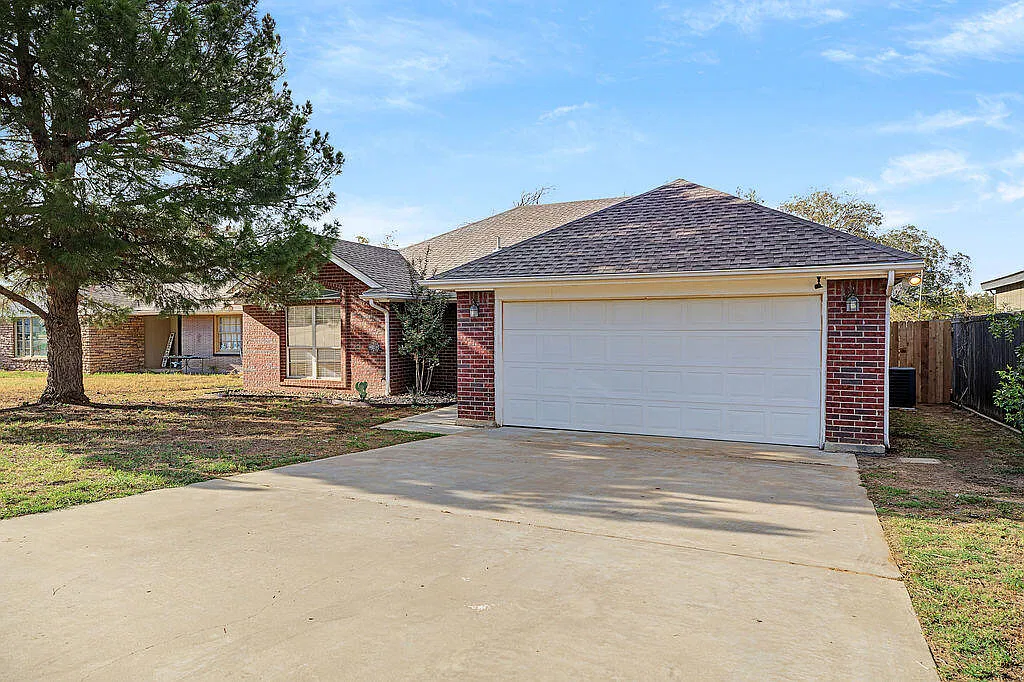3 bed, 2.0 bath, 1283 sqft, $2,500 — Photo 2