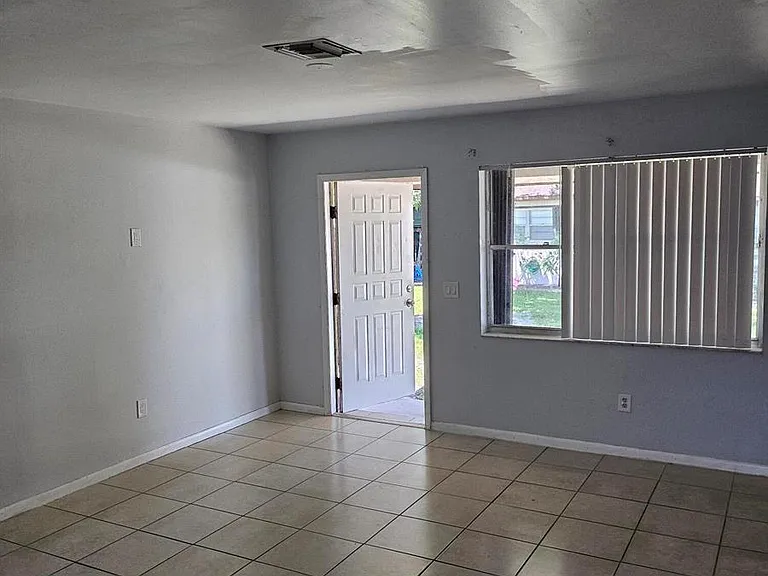 1016 McIntosh St — Photo 7