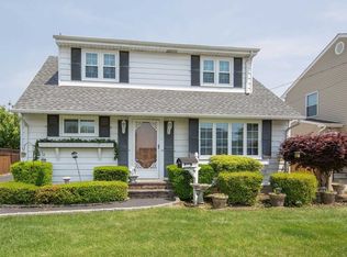 23 Adams St, Hicksville, NY 11801