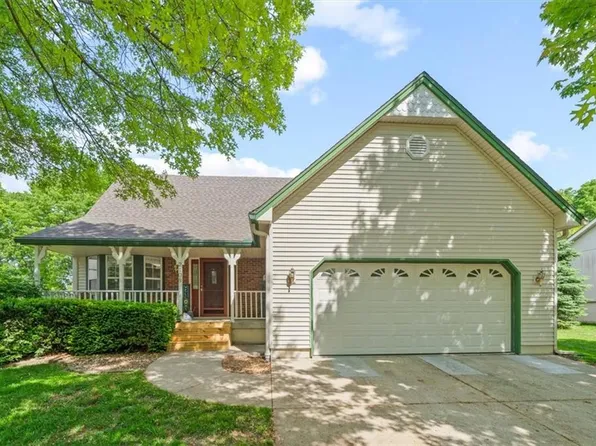 2108 Sunset Cir, Pleasant Hill, MO 64080