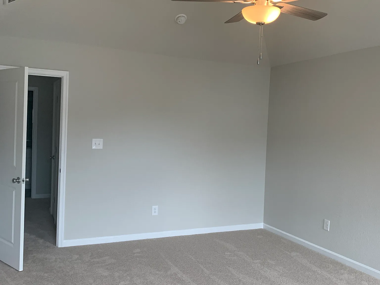 5 bed, 2200 sqft, $2,990 — Photo 4