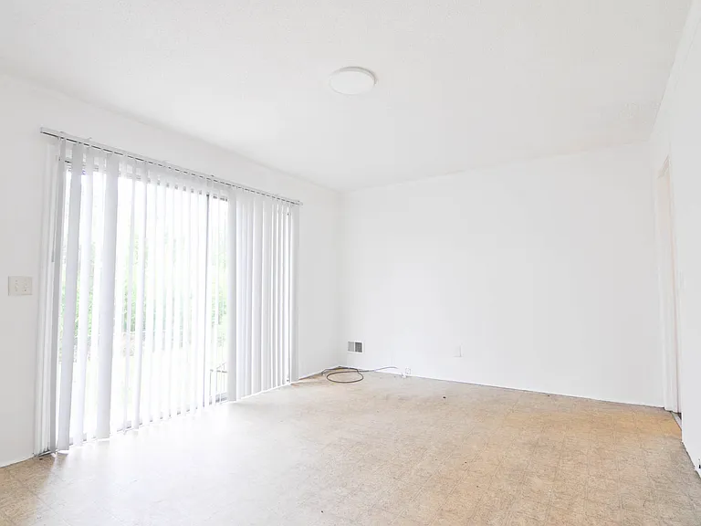 101 Lloydwood Dr — Photo 3