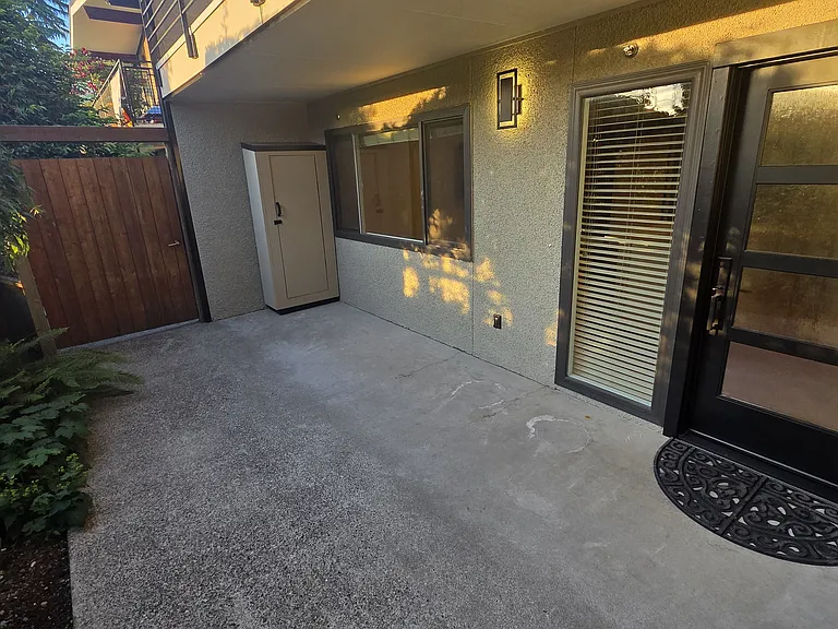 2332 Minor Ave E #8 — Photo 2