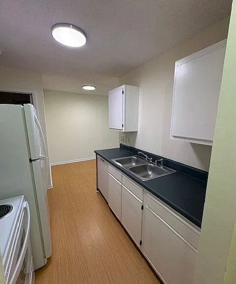 2004 Tower Pl #A — Photo 6
