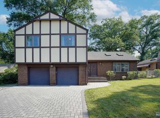 720 Ridgewood Rd, Oradell, NJ 07649
