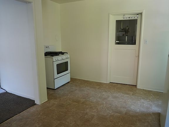 3rd image of 3009 E St