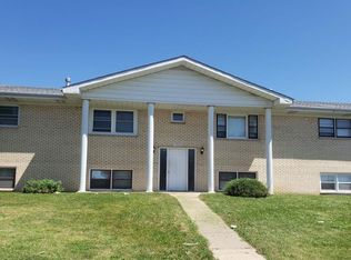 1320 E 38th St #4, Davenport, IA 52807