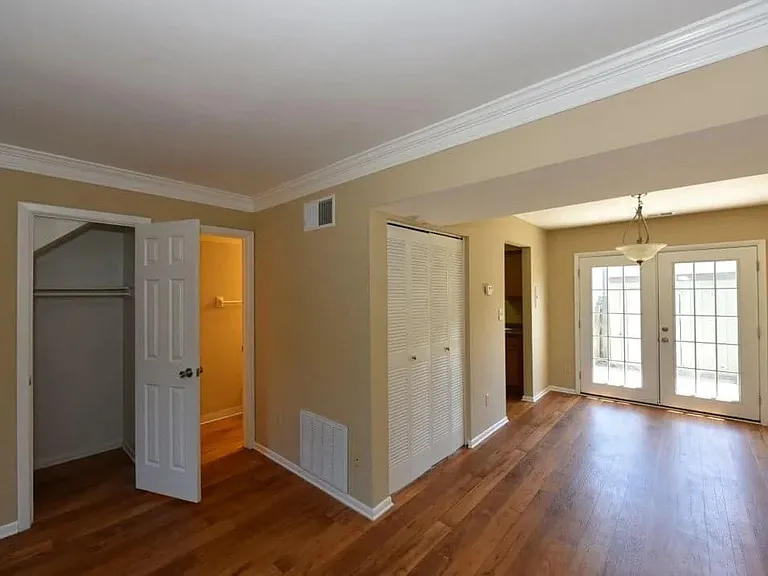 Pavilion Lakes Apartments — Photo 13