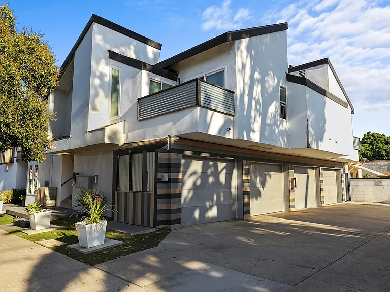 850 N Van Ness Ave #2 — Photo 21