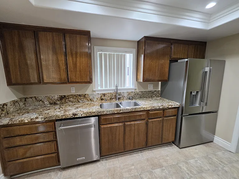 2516 Graham Ave #4 — Photo 4