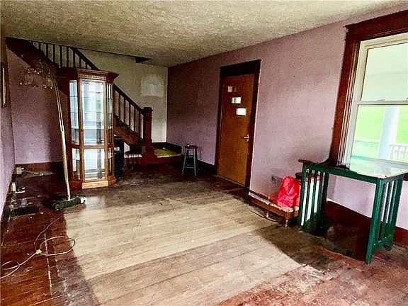 5th image of 108 Clay Ave