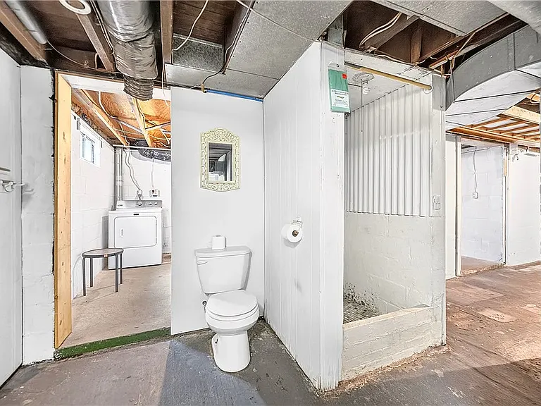 124 Nagy St — Photo 11