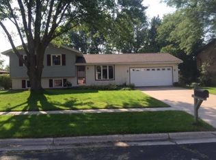 806 Spahn Dr, Waunakee, WI 53597