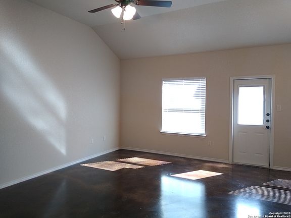 3rd image of 316 /318 EMMA DR