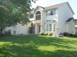 2341 Manuela Dr, Chaska, MN 55318