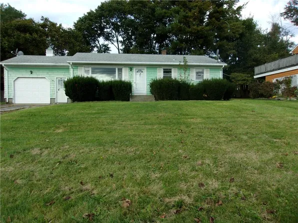 79 Alan Ave, Portsmouth, RI 02871