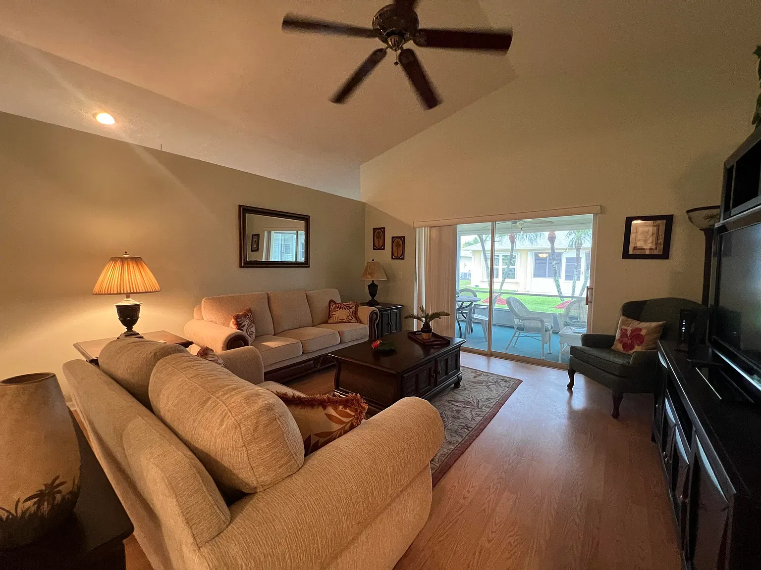 2 bed, 2.0 bath, 1450 sqft, $2,500 — Photo 2