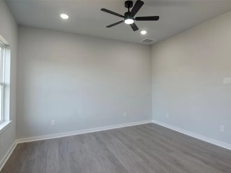 2832 Mansfield St — Photo 17