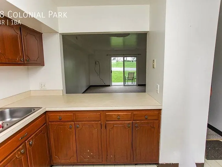 18 Colonial Park — Photo 7