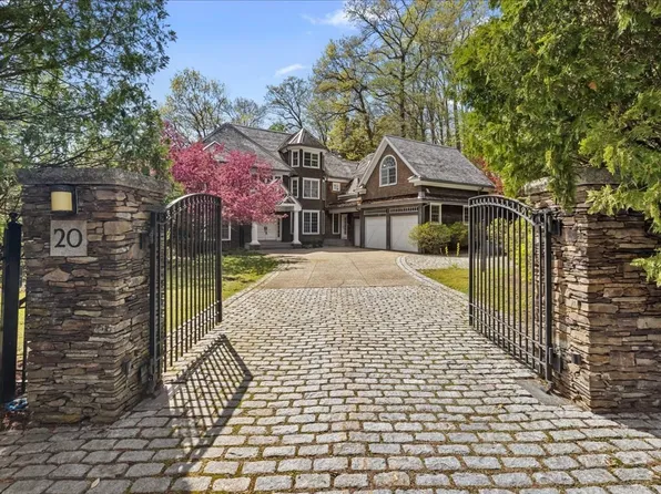 20 Laura Rd, Newton, MA 02468