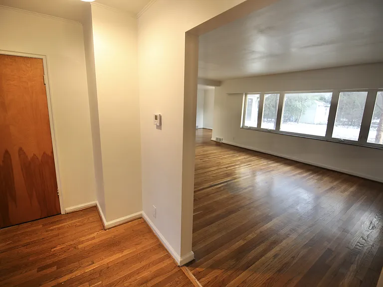 3191 E Broad St — Photo 42
