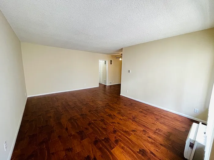 949 N Alfred St #8