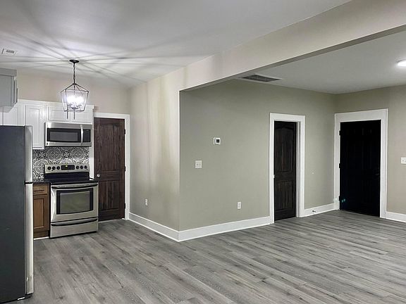 3rd image of 1144 E Elmwood Dr