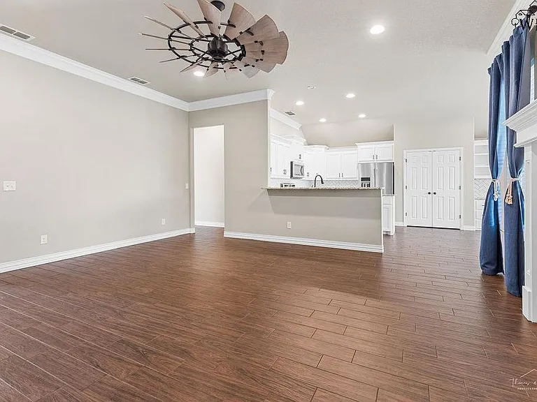 4815 Falcon Crest Blvd — Photo 3