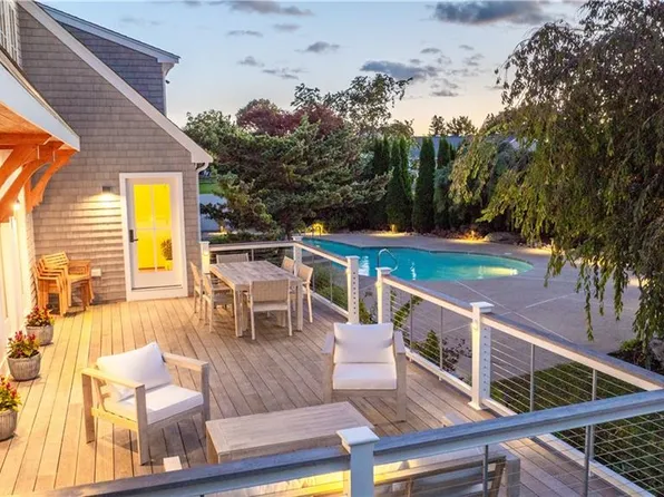 2040 E Main Rd, Portsmouth, RI 02871