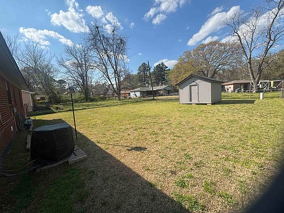 4th image of 370 Lillian Dr