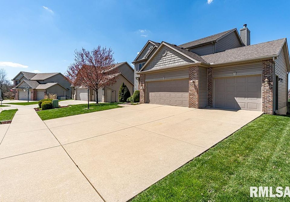 2804 W Stonehenge Ct, Peoria, IL 61615 | Zillow