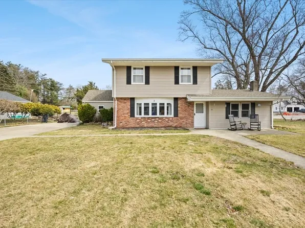 11 Margaret Rd, Taunton, MA 02780