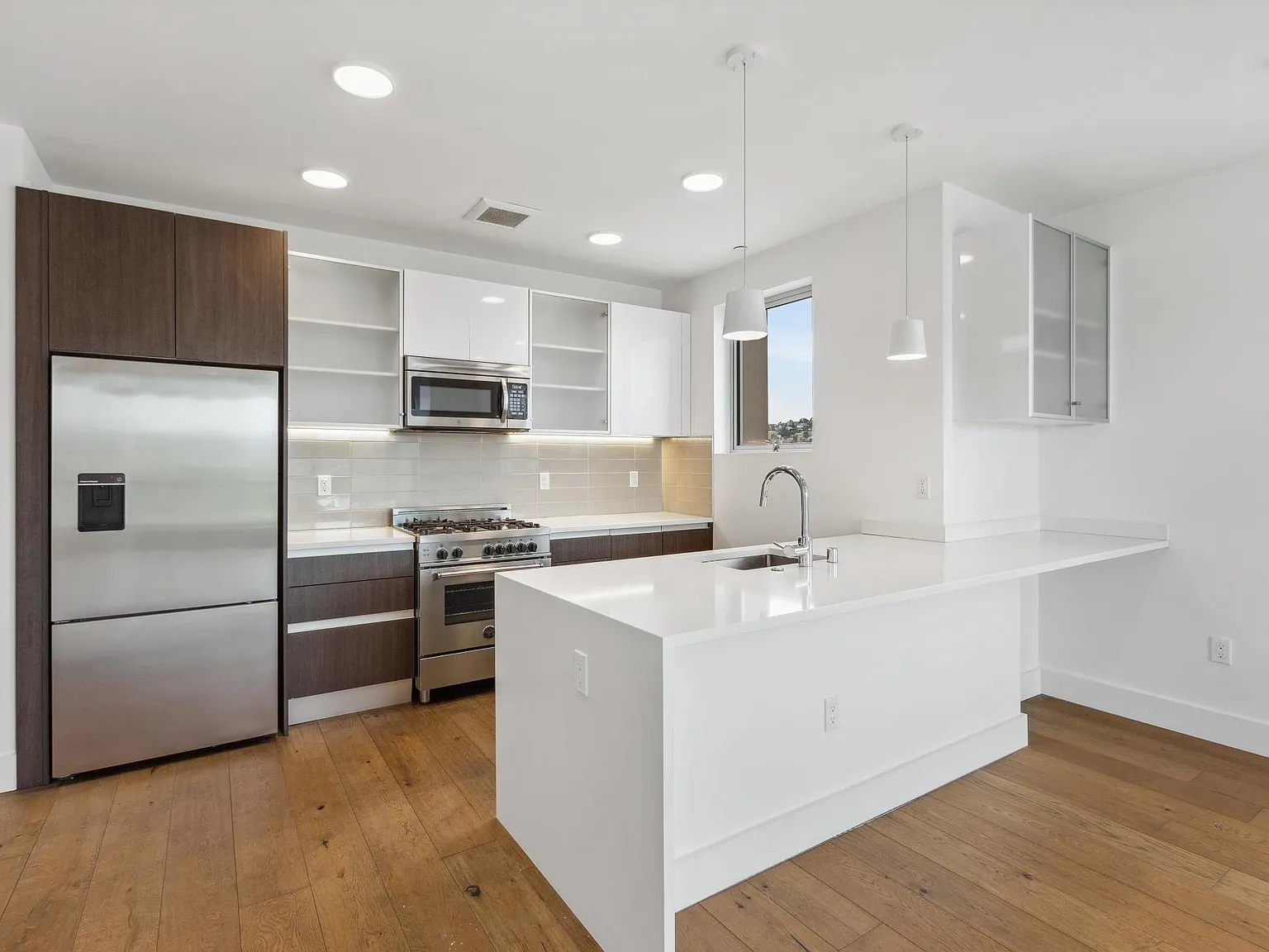 2 bed, 1120 sqft, $7,000 — Photo 2