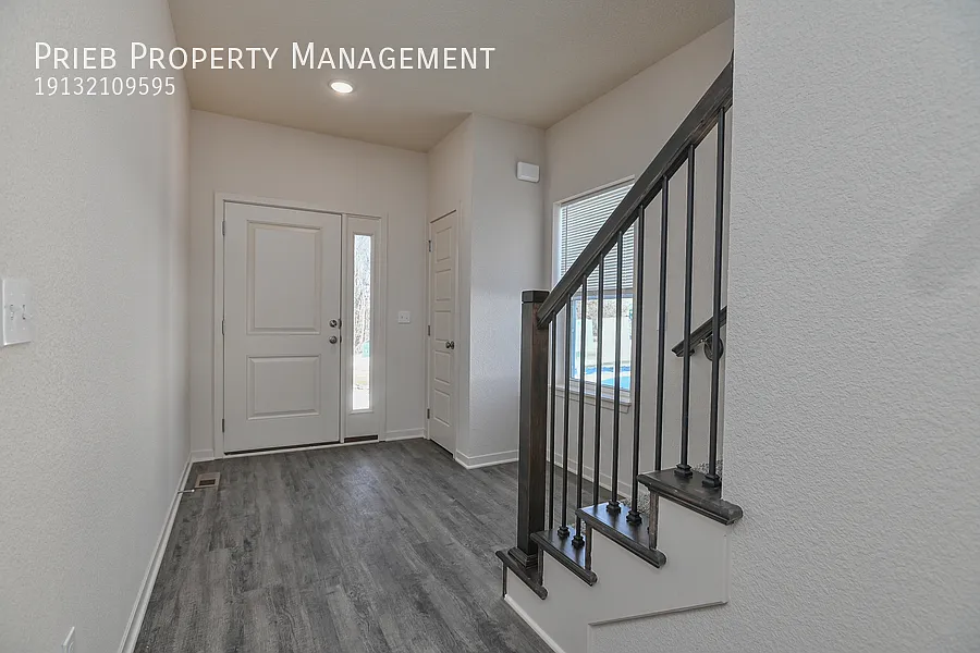 Crystal Ridge Townhomes - Available NOW — Photo 4