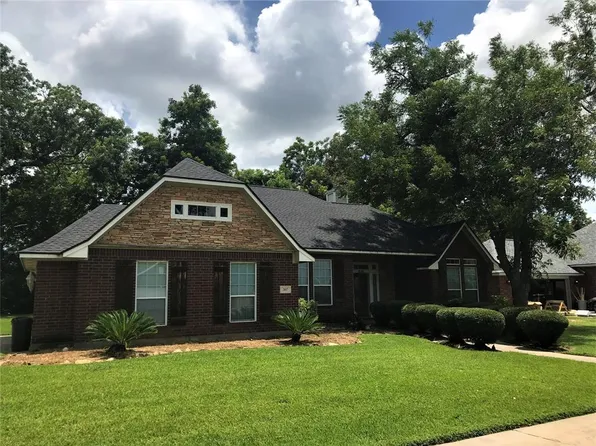 307 Williamsburg Ave, Clute, TX 77531