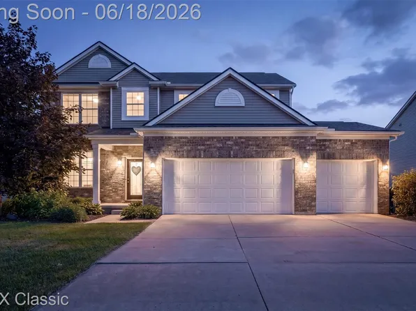 10884 Bouldercrest Dr, South Lyon, MI 48178