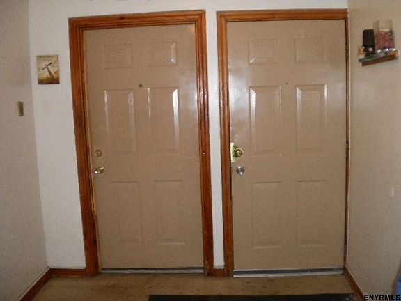 3rd image of 32 Van Zandt St